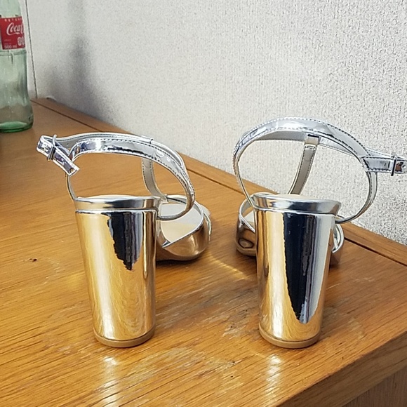 Gianni Bini Silver sandals - Picture 3 of 5